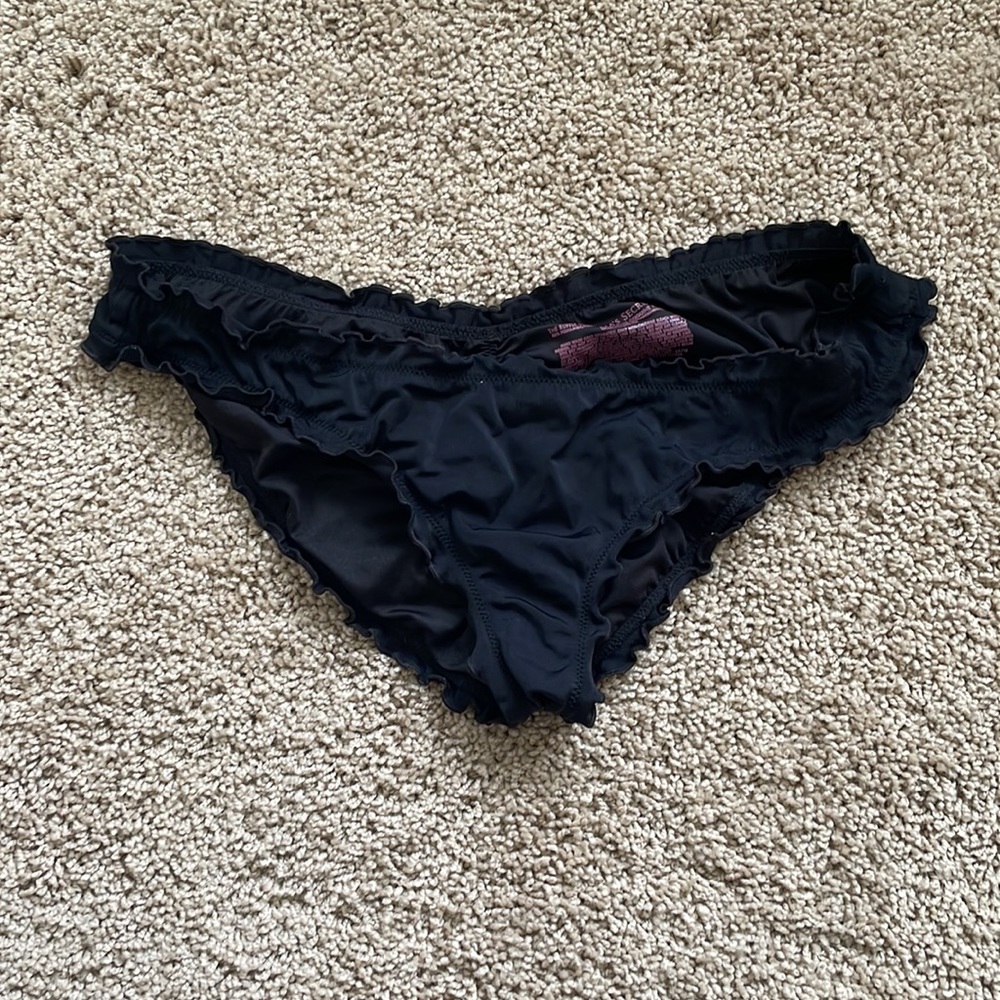 Victoria’s Secret ruched lettuce hem swim bottoms - Picture 2 of 3